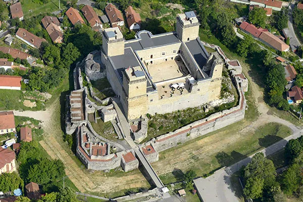A Diósgyőri vár felülnézetből
